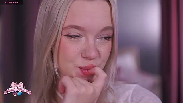 Snapshot of _AlinaBailey chatting on March 21, 2026, 8:04 am AlinaBailey online show from March 21, 2026, 8:04 am