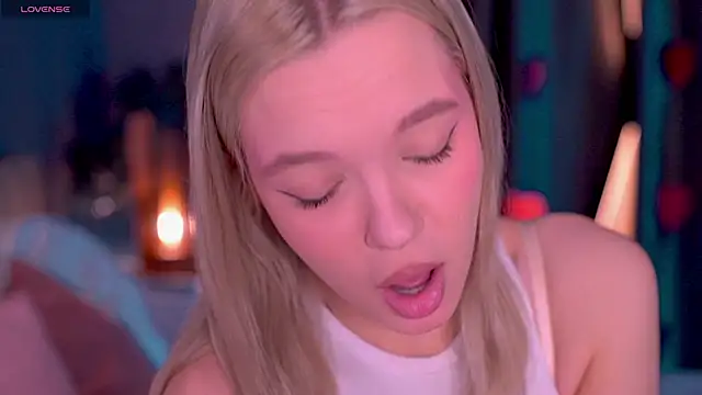 Snapshot of _AlinaBailey chatting on February 16, 2026, 8:13 am AlinaBailey online show from February 16, 2026, 8:13 am