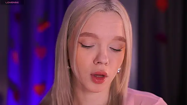 Snapshot of _AlinaBailey chatting on February 14, 2026, 7:19 am AlinaBailey online show from February 14, 2026, 7:19 am