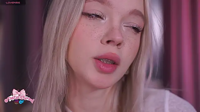 Snapshot of _AlinaBailey chatting on March 21, 2026, 8:19 am AlinaBailey online show from March 21, 2026, 8:19 am