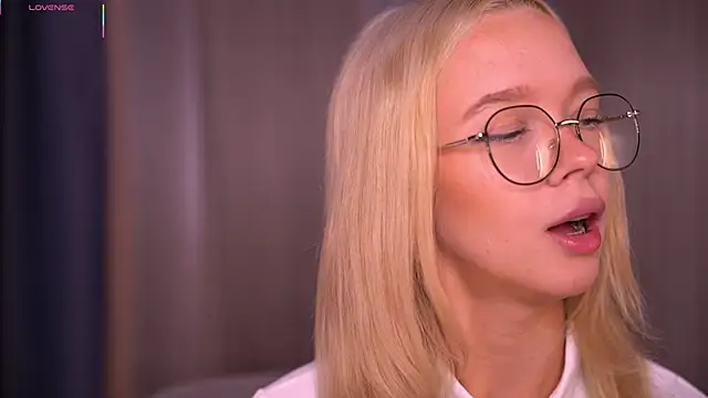  AlinaBailey online show from September 13, 2025, 8:25 am