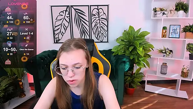 Snapshot of LayriantaVee chatting on March 7, 2025, 6:57 am LayriantaVee online show from March 7, 2025, 6:57 am