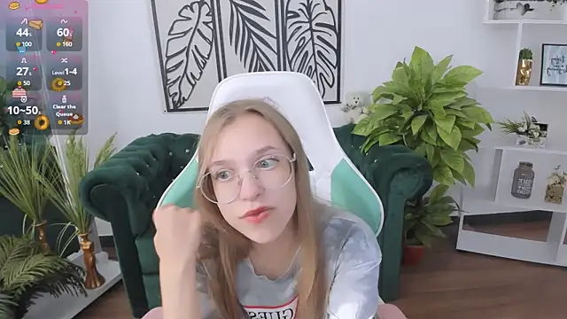 Snapshot of LayriantaVee chatting on September 16, 2025, 6:14 am LayriantaVee online show from September 16, 2025, 6:14 am