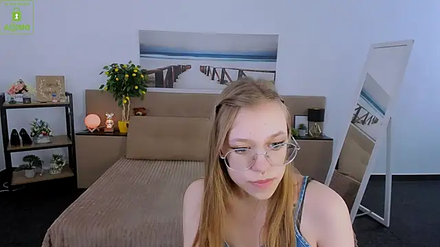 Snapshot of LayriantaVee chatting on March 6, 2025, 1:14 pm LayriantaVee online show from March 6, 2025, 1:14 pm