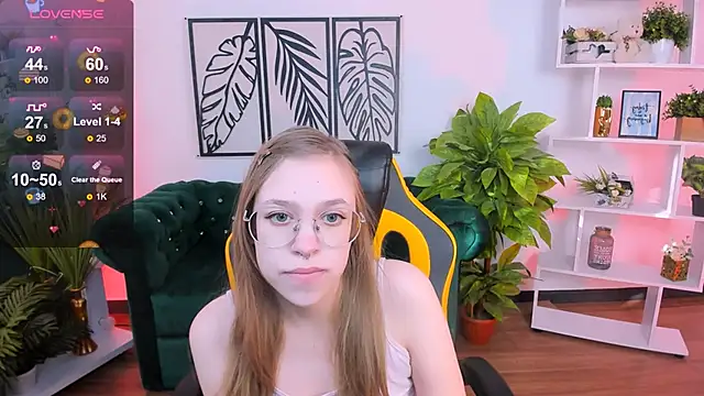 Snapshot of LayriantaVee chatting on February 23, 2025, 7:00 am LayriantaVee online show from February 23, 2025, 7:00 am