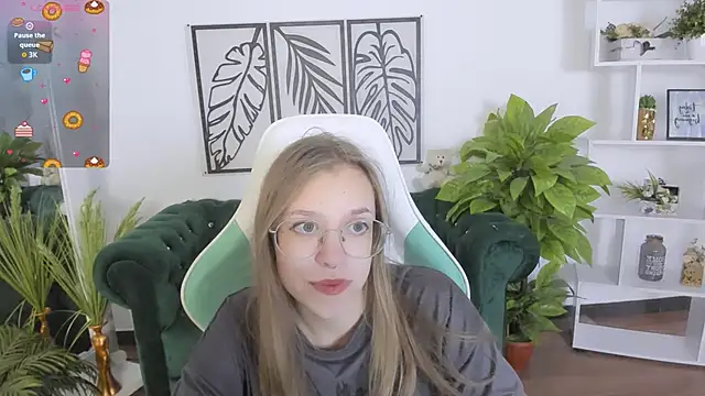 Snapshot of LayriantaVee chatting on September 18, 2025, 6:16 am LayriantaVee online show from September 18, 2025, 6:16 am