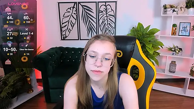 Snapshot of LayriantaVee chatting on March 7, 2025, 10:02 am LayriantaVee online show from March 7, 2025, 10:02 am