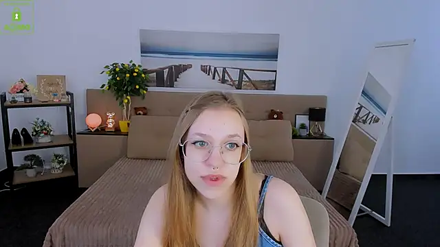 Snapshot of LayriantaVee chatting on March 6, 2025, 7:03 am LayriantaVee online show from March 6, 2025, 7:03 am