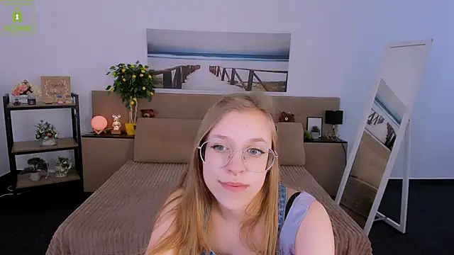 Snapshot of LayriantaVee chatting on March 5, 2025, 10:00 am LayriantaVee online show from March 5, 2025, 10:00 am