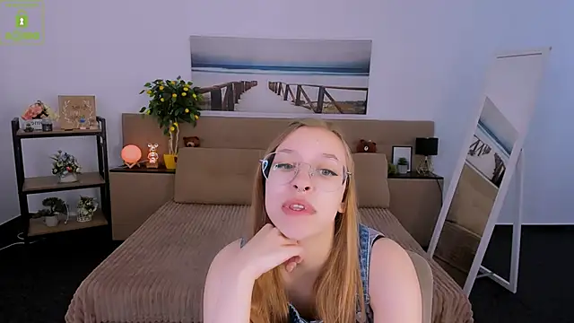 Snapshot of LayriantaVee chatting on March 5, 2025, 6:54 am LayriantaVee online show from March 5, 2025, 6:54 am