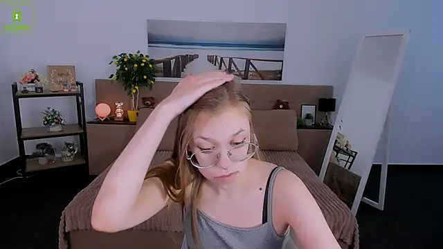 Snapshot of LayriantaVee chatting on March 2, 2025, 1:09 pm LayriantaVee online show from March 2, 2025, 1:09 pm