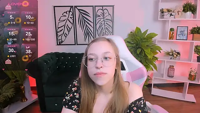 Snapshot of LayriantaVee chatting on February 22, 2025, 1:24 pm LayriantaVee online show from February 22, 2025, 1:24 pm