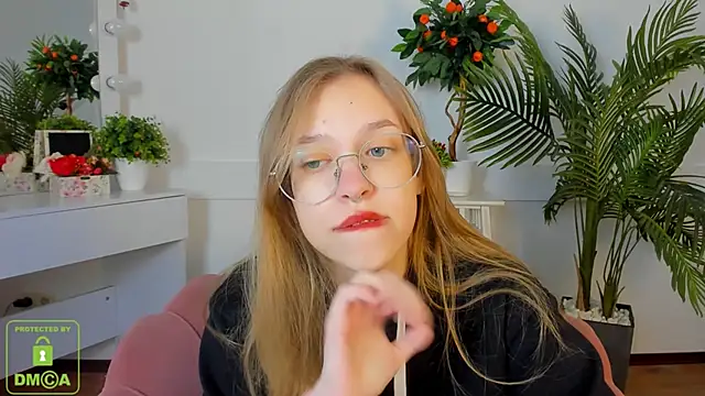 Snapshot of LayriantaVee chatting on October 12, 2025, 6:15 am LayriantaVee online show from October 12, 2025, 6:15 am