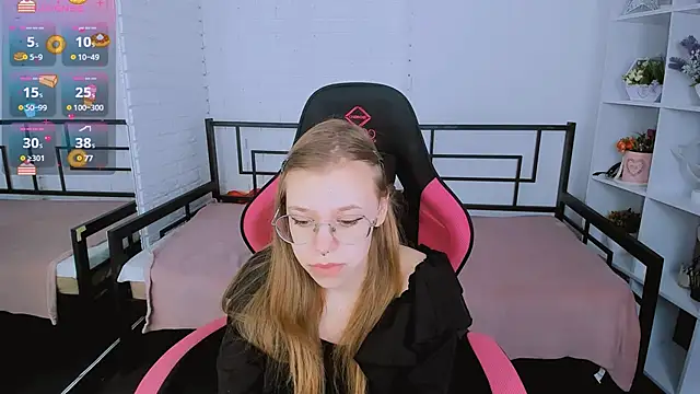 Snapshot of LayriantaVee chatting on March 12, 2025, 7:13 am LayriantaVee online show from March 12, 2025, 7:13 am