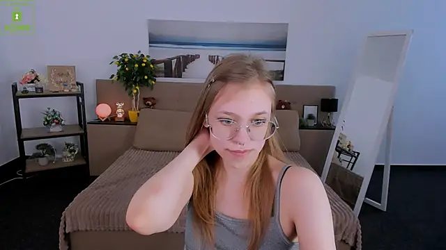 Snapshot of LayriantaVee chatting on March 2, 2025, 10:05 am LayriantaVee online show from March 2, 2025, 10:05 am