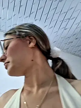 Snapshot of Ary-18 chatting on February 14, 2026, 1:44 pm Ary-18 online show from February 14, 2026, 1:44 pm