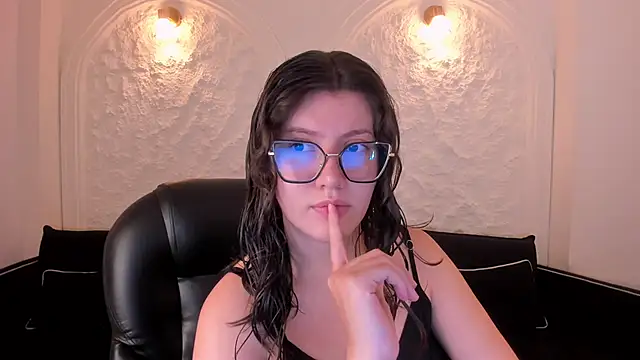 AmberFarrell online show from April 17, 2026, 8:11 pm