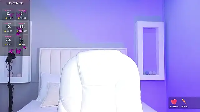 HannaPaola online show from October 9, 2025, 10:54 pm