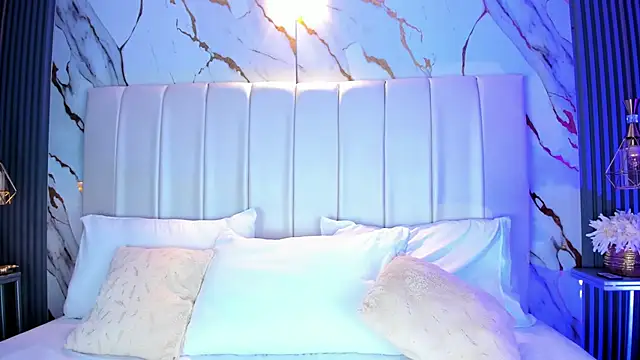 HannaPaola online show from November 27, 2025, 11:05 pm