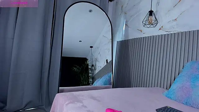 valentina lux online show from June 29, 2026, 7:35 pm