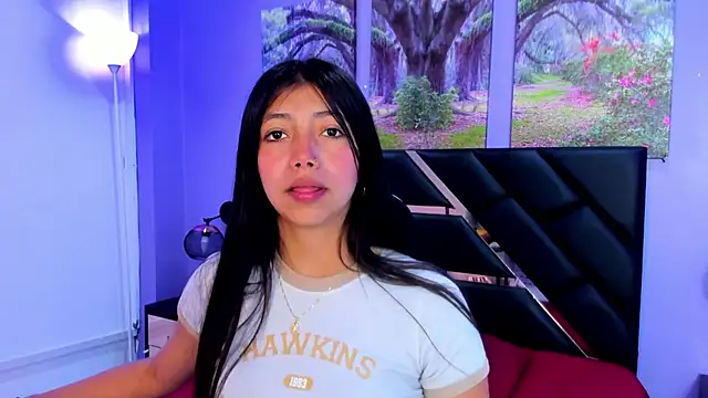 KimberlyVillaLobos online show from October 6, 2025, 11:33 am