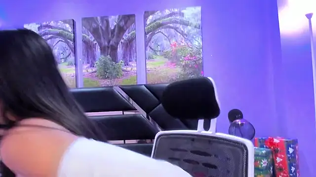 KimberlyVillaLobos online show from December 20, 2025, 11:35 am