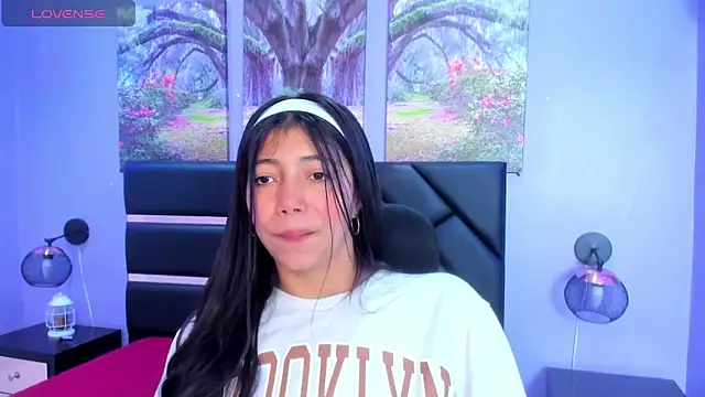 KimberlyVillaLobos online show from September 9, 2025, 11:41 am