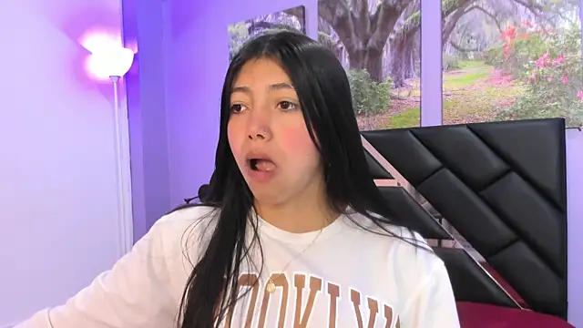 KimberlyVillaLobos online show from September 30, 2025, 1:39 pm