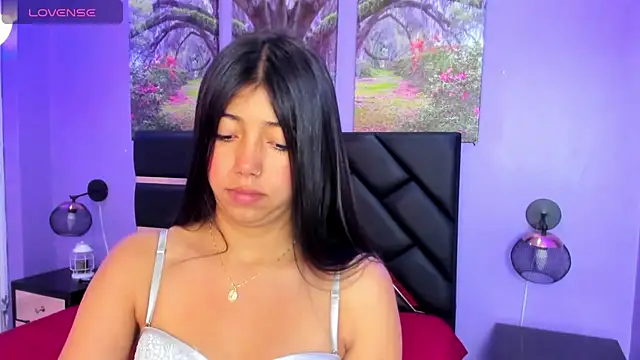 KimberlyVillaLobos online show from September 10, 2025, 1:32 pm