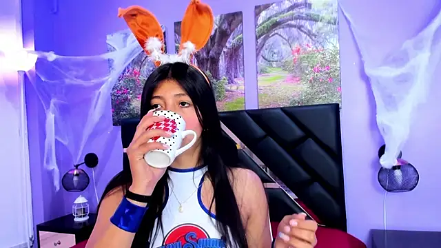 KimberlyVillaLobos online show from October 31, 2025, 11:40 am