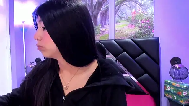 KimberlyVillaLobos online show from December 18, 2025, 11:36 am