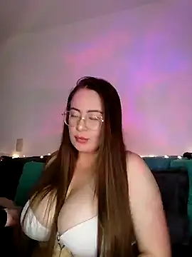 soofy   online show from November 4, 2025, 2:48 am