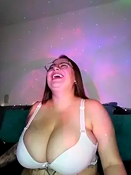 Snapshot of soofy__ chatting on June 1, 2026, 4:24 am soofy online show from June 1, 2026, 4:24 am