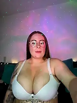 Snapshot of soofy__ chatting on July 7, 2026, 4:37 am soofy online show from July 7, 2026, 4:37 am