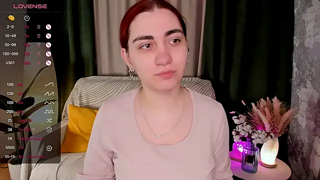 hannacheekss  online show from April 24, 2026, 2:13 am