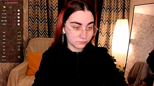 hannacheekss  online show from November 7, 2025, 2:05 am