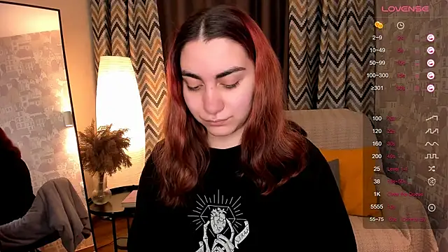 hannacheekss  online show from October 6, 2025, 2:13 am