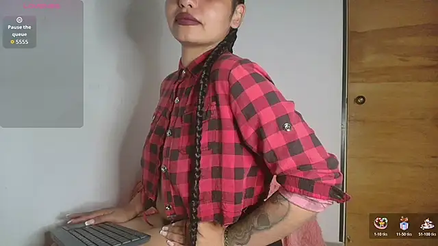 Snapshot of Dailyn_Adams chatting on November 19, 2025, 6:13 am Dailyn Adams online show from November 19, 2025, 6:13 am