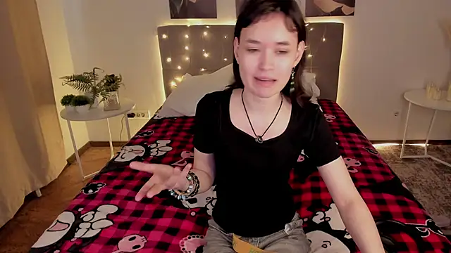 Emily Strikeee online show from April 27, 2026, 1:36 am