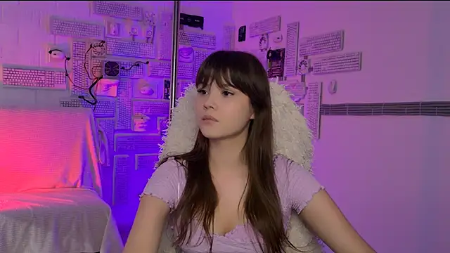 Snapshot of EvaThopson chatting on April 3, 2026, 9:05 am EvaThopson online show from April 3, 2026, 9:05 am