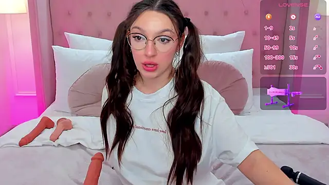 GiaCale online show from March 9, 2025, 11:56 pm