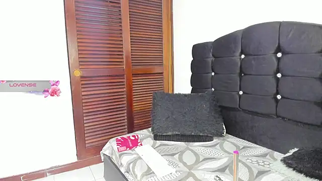 Selenakyle92  online show from July 21, 2026, 8:32 pm
