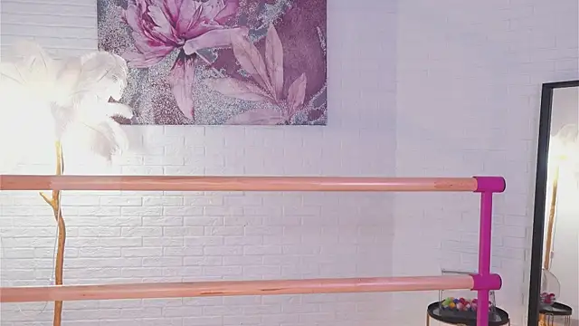 lylylovesyou online show from March 20, 2025, 9:04 am