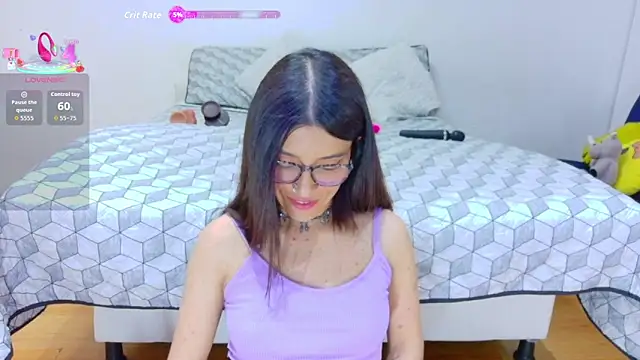  lucysmith online show from November 25, 2025, 4:24 am