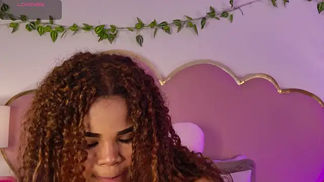 Snapshot of NahiaraReina chatting on June 22, 2026, 1:30 pm NahiaraReina online show from June 22, 2026, 1:30 pm