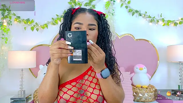 NahiaraReina online show from October 16, 2025, 2:03 pm