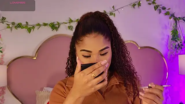 Snapshot of NahiaraReina chatting on July 31, 2026, 1:32 pm NahiaraReina online show from July 31, 2026, 1:32 pm