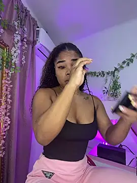 Snapshot of NahiaraReina chatting on July 10, 2026, 3:01 pm NahiaraReina online show from July 10, 2026, 3:01 pm