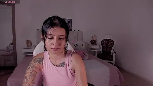 Snapshot of yenny_garcia chatting on March 17, 2026, 5:49 pm yenny garcia online show from March 17, 2026, 5:49 pm