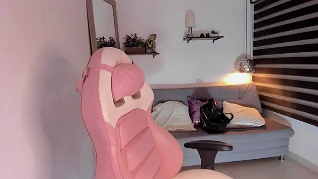 Snapshot of yenny_garcia chatting on March 18, 2026, 5:58 pm yenny garcia online show from March 18, 2026, 5:58 pm